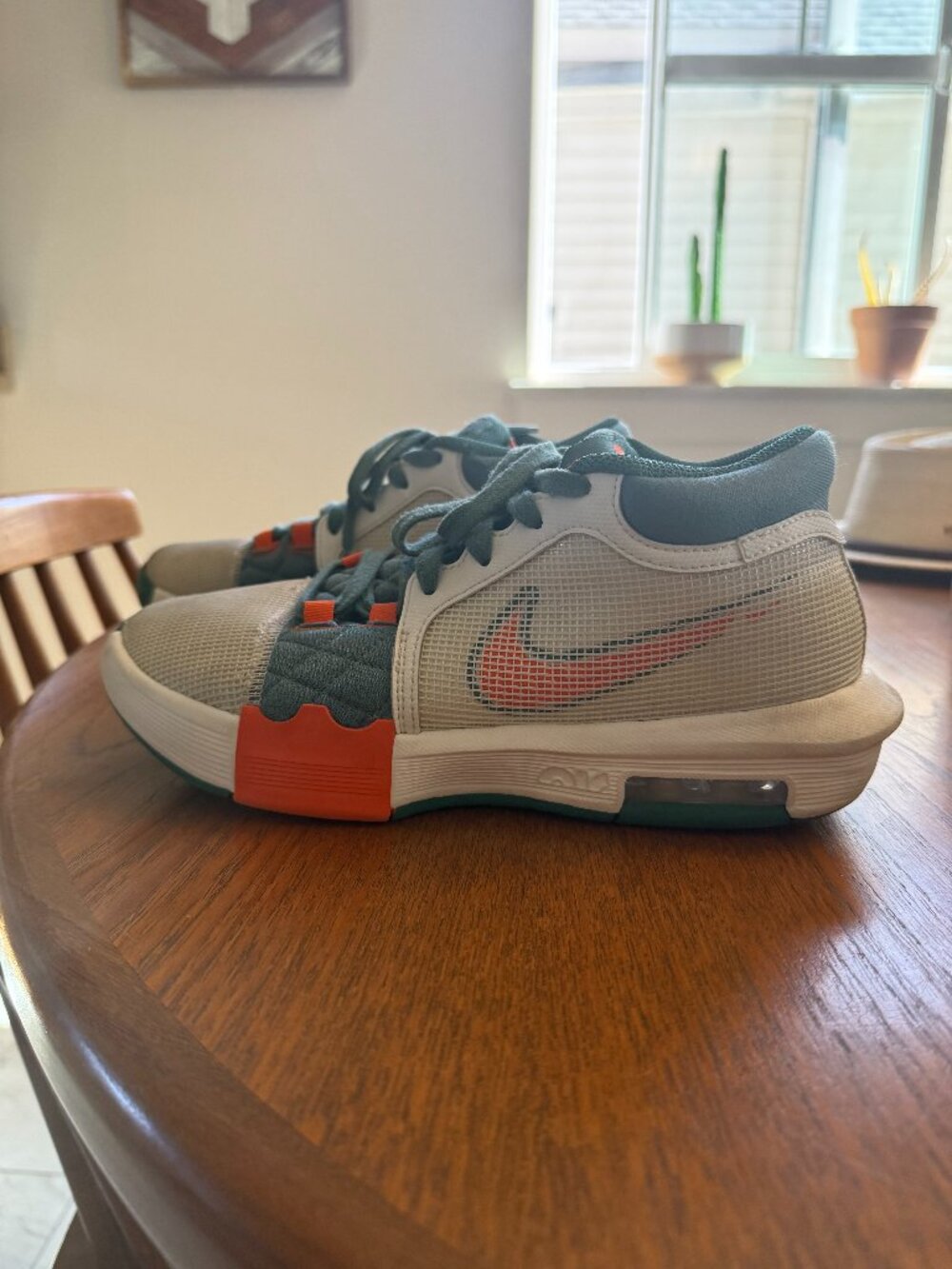 Nike Le Bron Witness 8 Basketball Shoes